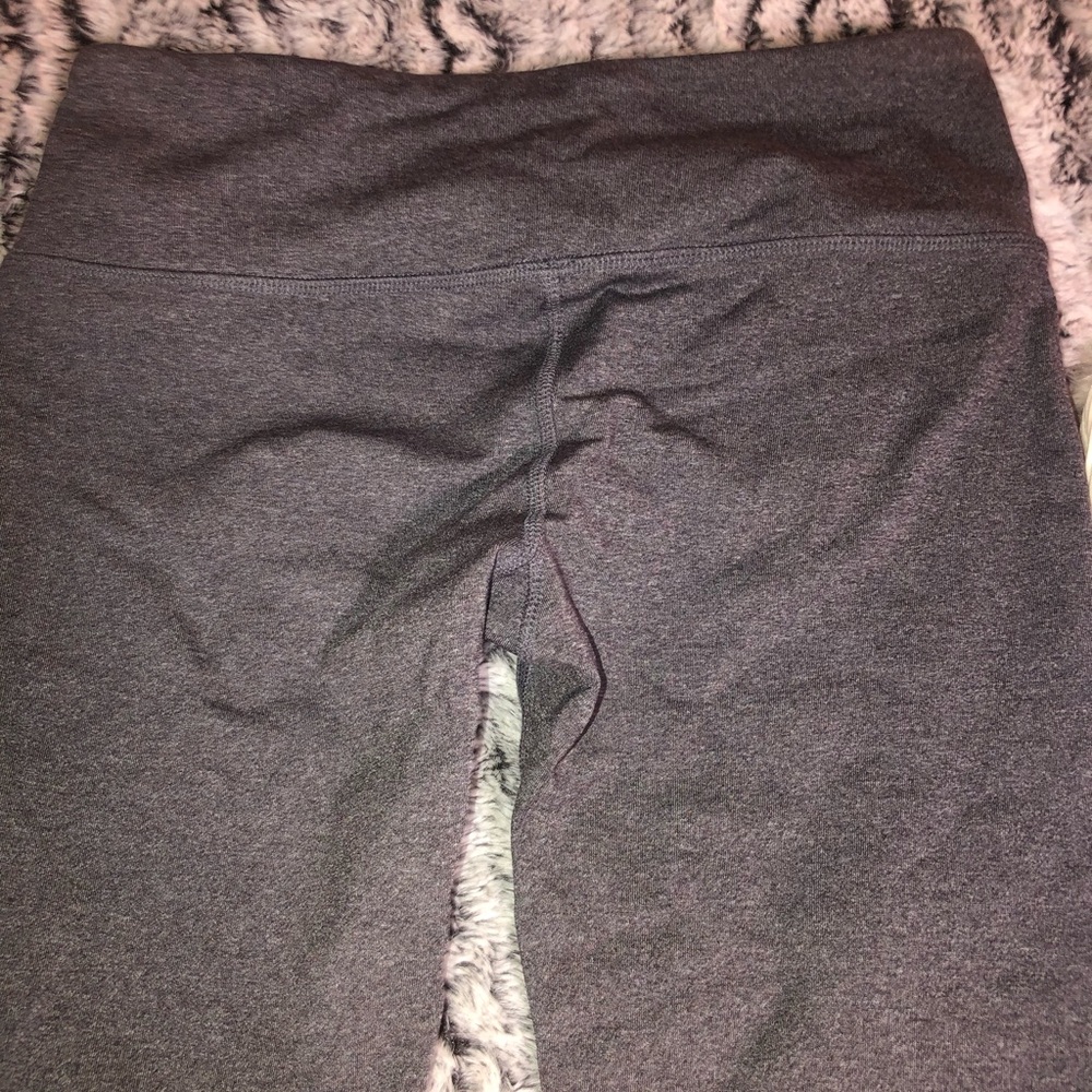 Alo Leggings - Picture 6 of 6